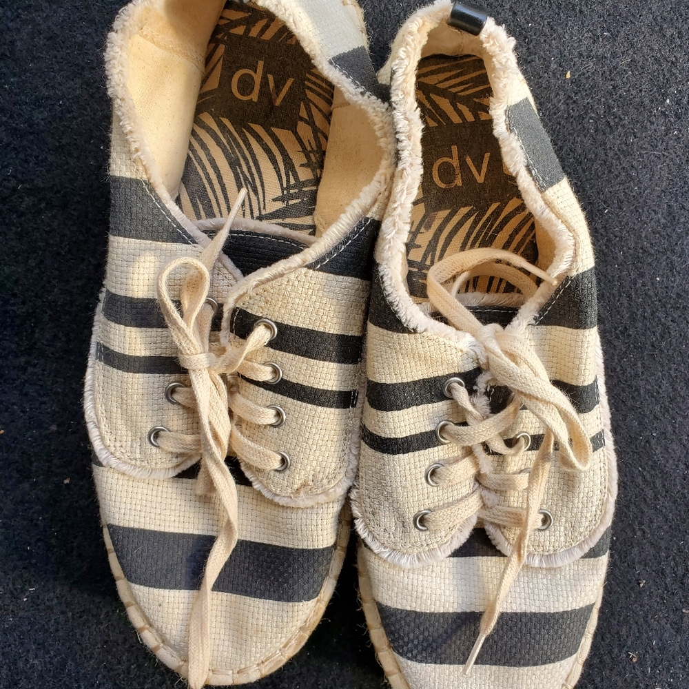Shoes - Picture 2 of 6